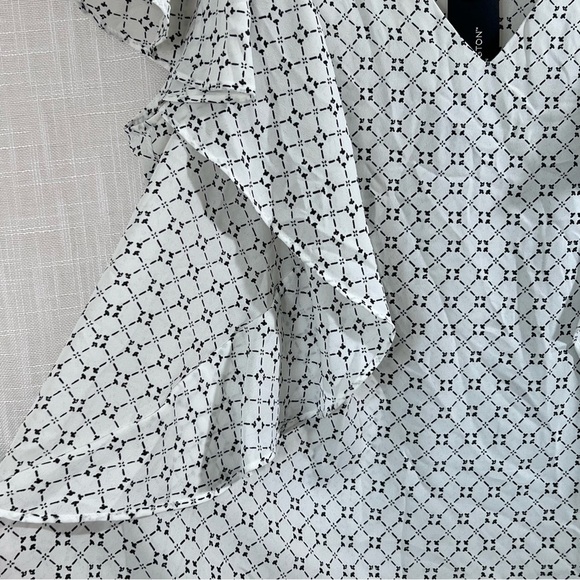 Worthington NWT Black White Patterned Flutter Sleeve Ruffle Blouse Top Sz 0X - Picture 5 of 10